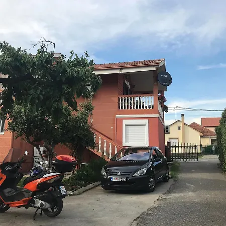 Apartman Lana *